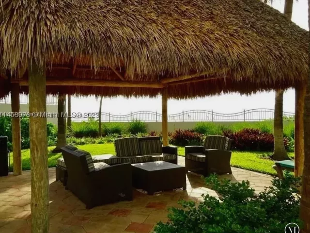 1-bedroom condo for rent in Hollywood - 3801 S Ocean Dr 6S - MondialRealty