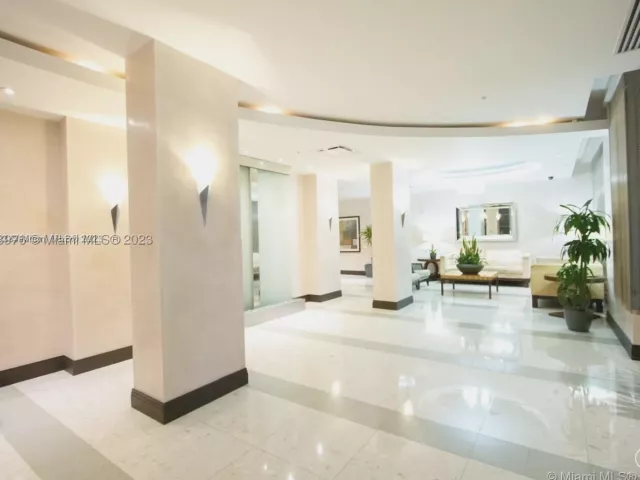 1-bedroom condo for rent in Hollywood - 3801 S Ocean Dr 6S - MondialRealty
