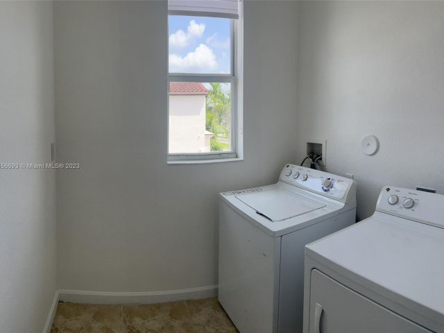 Home for rent at 17125 SW 92nd St 17125 - photo 4439622