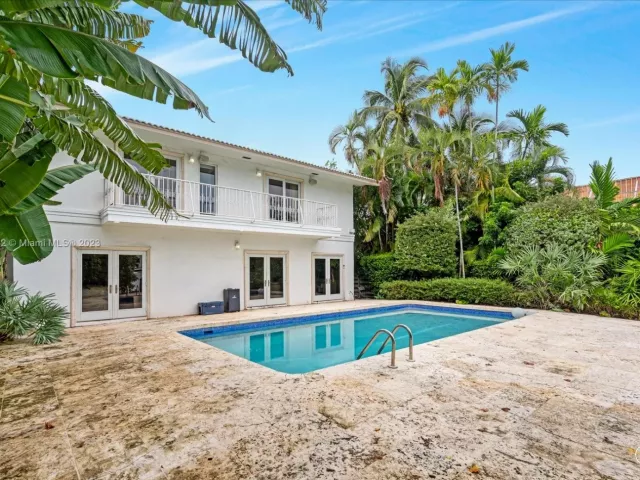 4-bedroom home for sale in Miami Beach - 433 E Dilido Dr - MondialRealty