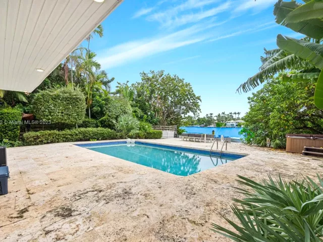 4-bedroom home for sale in Miami Beach - 433 E Dilido Dr - MondialRealty