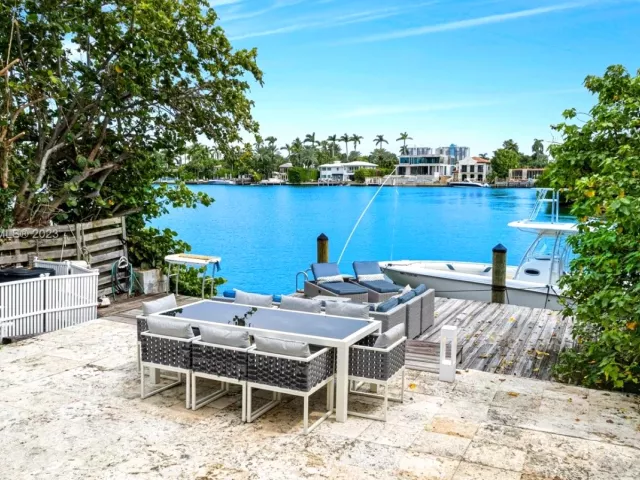 4-bedroom home for sale in Miami Beach - 433 E Dilido Dr - MondialRealty