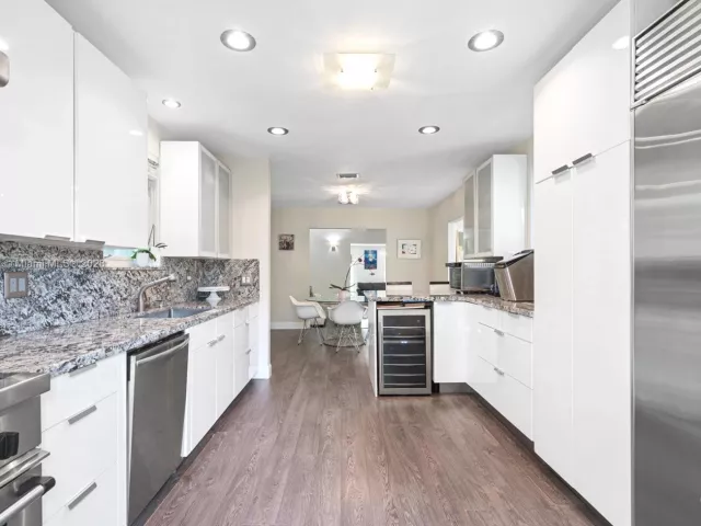 4-bedroom home for sale in Miami Beach - 433 E Dilido Dr - MondialRealty