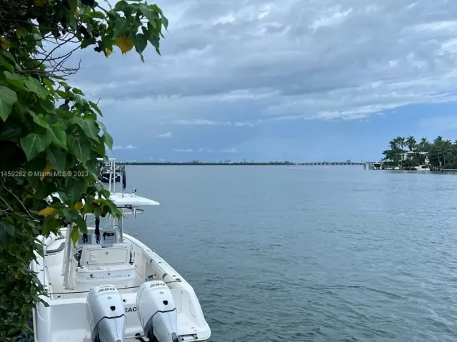 4-bedroom home for sale in Miami Beach - 433 E Dilido Dr - MondialRealty