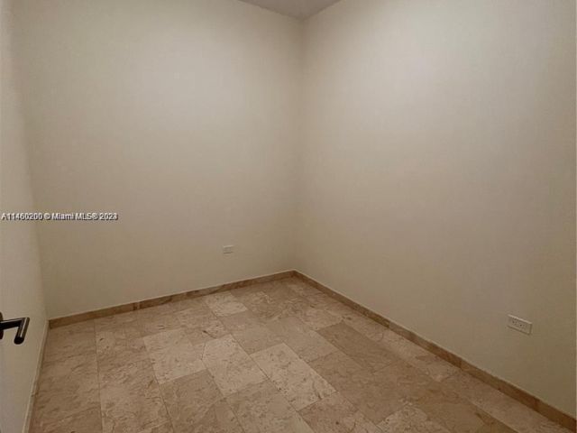 Apartment for rent  Unit #909 - photo 5354072