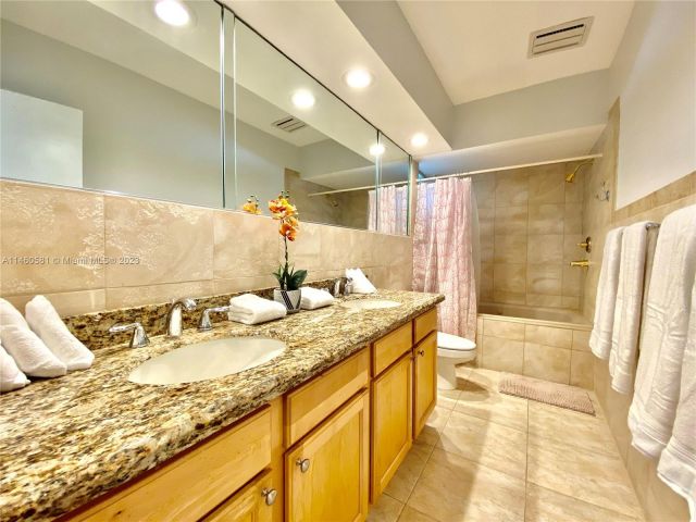 Home for sale at 1207 Hollywood Blvd - photo 4447402