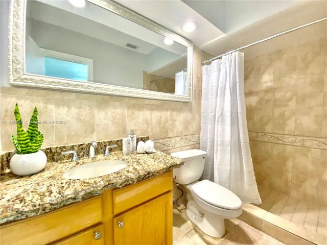Home for sale at 1207 Hollywood Blvd - photo 4447403