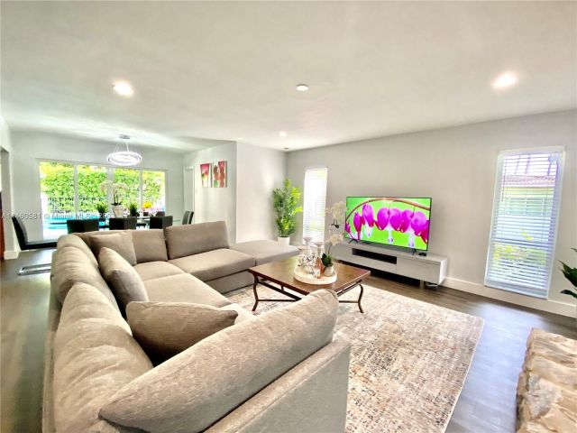 Home for sale at 1207 Hollywood Blvd - photo 4447414