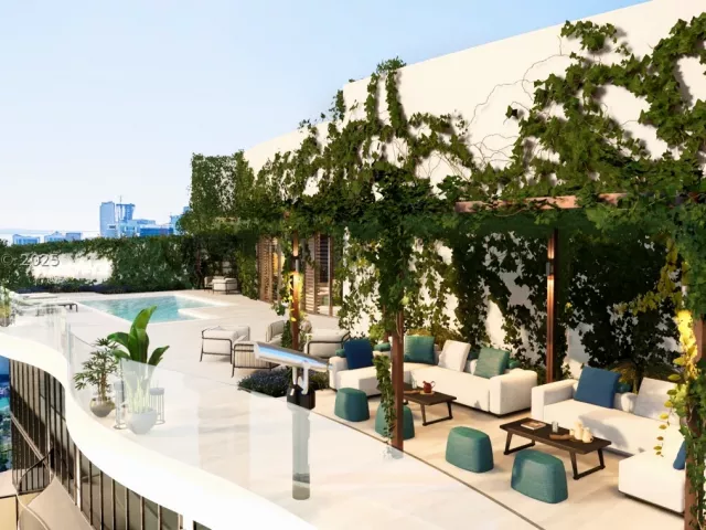 4-bedroom condo for sale in Miami - 1400 Biscayne Boulevard PH-5202 - MondialRealty