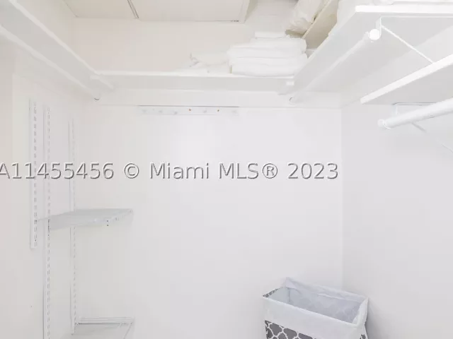 2-bedroom condo for rent in Hollywood - 3801 S Ocean Dr 7O - MondialRealty
