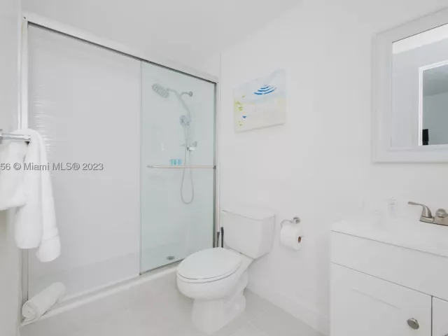 2-bedroom condo for rent in Hollywood - 3801 S Ocean Dr 7O - MondialRealty
