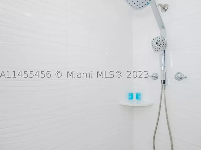 2-bedroom condo for rent in Hollywood - 3801 S Ocean Dr 7O - MondialRealty