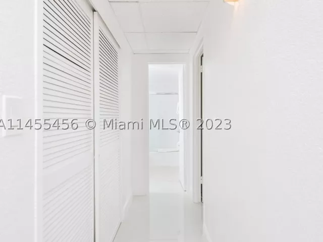 2-bedroom condo for rent in Hollywood - 3801 S Ocean Dr 7O - MondialRealty