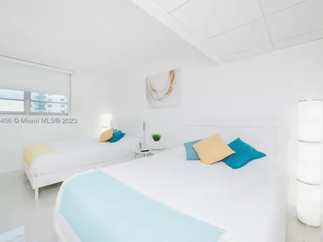 2-bedroom condo for rent in Hollywood - 3801 S Ocean Dr 7O - MondialRealty