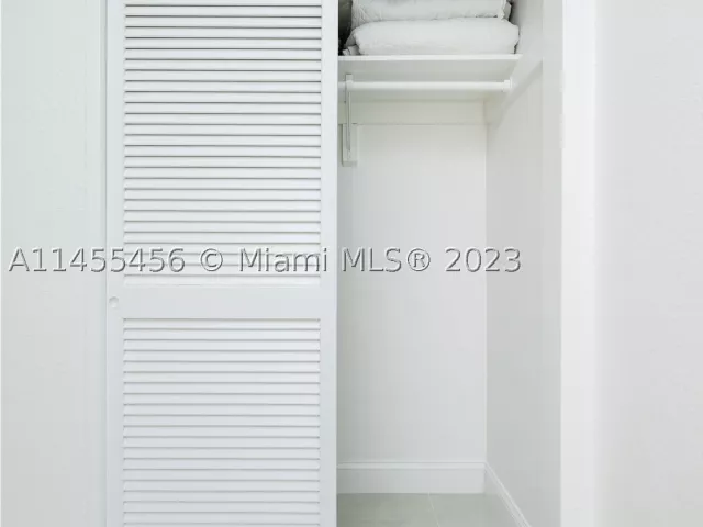 2-bedroom condo for rent in Hollywood - 3801 S Ocean Dr 7O - MondialRealty
