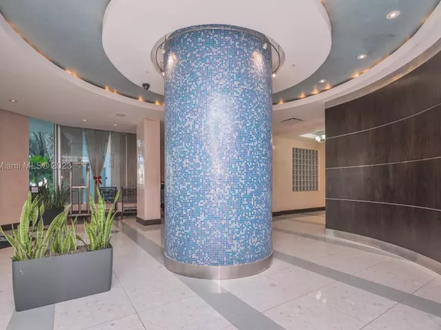 2-bedroom condo for rent in Hollywood - 3801 S Ocean Dr 7O - MondialRealty