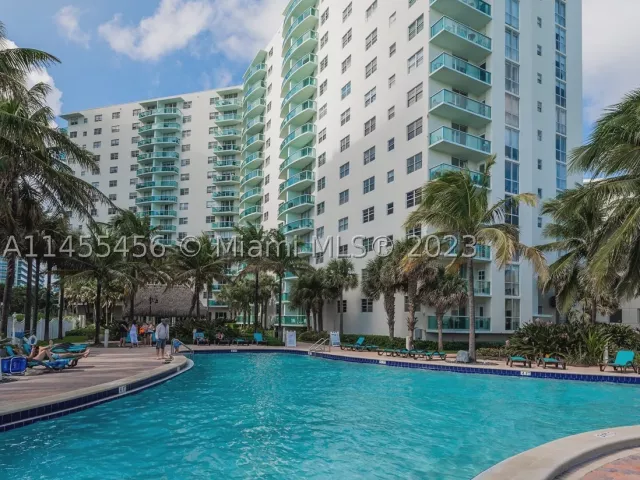 2-bedroom condo for rent in Hollywood - 3801 S Ocean Dr 7O - MondialRealty