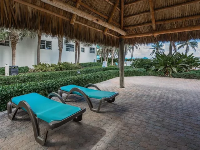 2-bedroom condo for rent in Hollywood - 3801 S Ocean Dr 7O - MondialRealty