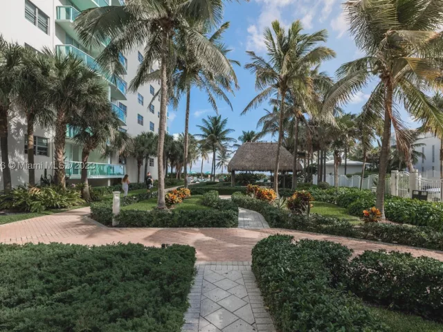 2-bedroom condo for rent in Hollywood - 3801 S Ocean Dr 7O - MondialRealty