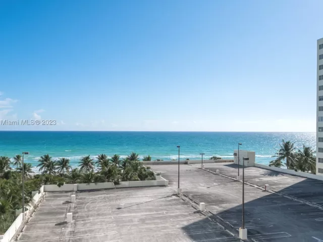 2-bedroom condo for rent in Hollywood - 3801 S Ocean Dr 7O - MondialRealty