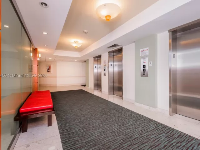 2-bedroom condo for rent in Hollywood - 3801 S Ocean Dr 7O - MondialRealty