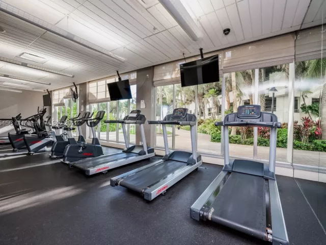 2-bedroom condo for rent in Hollywood - 3801 S Ocean Dr 7O - MondialRealty