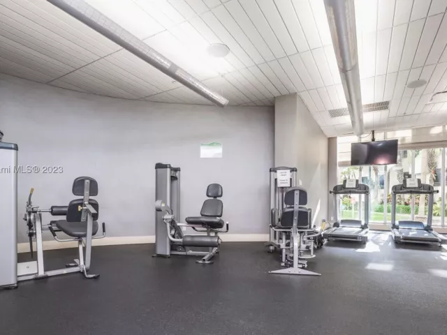 2-bedroom condo for rent in Hollywood - 3801 S Ocean Dr 7O - MondialRealty