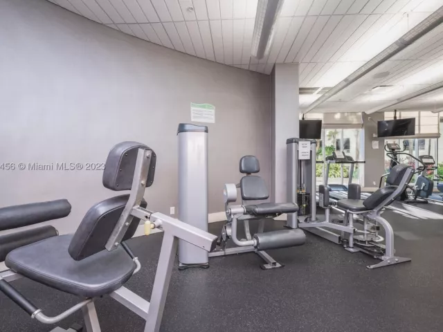 2-bedroom condo for rent in Hollywood - 3801 S Ocean Dr 7O - MondialRealty