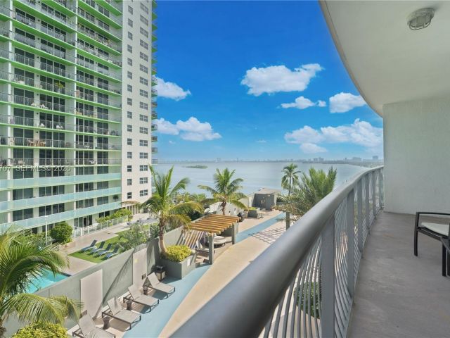 1-bedroom condo for rent in Miami - 1750 N Bayshore Dr 1405 - MondialRealty