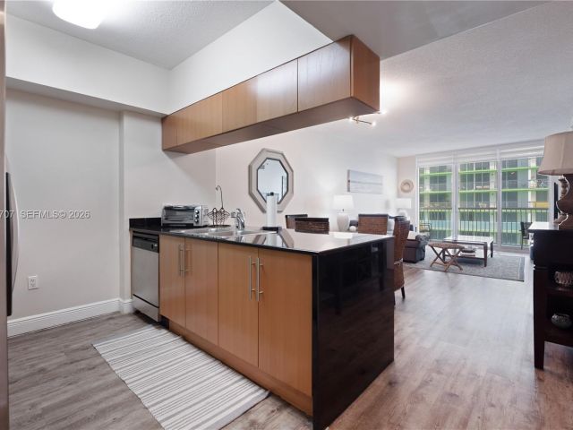 1-bedroom condo for rent in Miami - 1750 N Bayshore Dr 1405 - MondialRealty