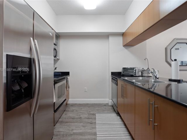 1-bedroom condo for rent in Miami - 1750 N Bayshore Dr 1405 - MondialRealty