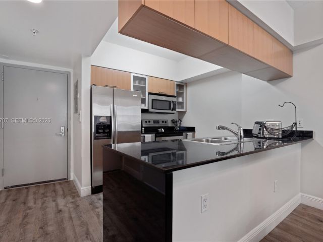 1-bedroom condo for rent in Miami - 1750 N Bayshore Dr 1405 - MondialRealty