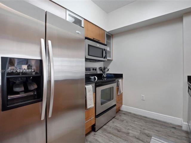 1-bedroom condo for rent in Miami - 1750 N Bayshore Dr 1405 - MondialRealty