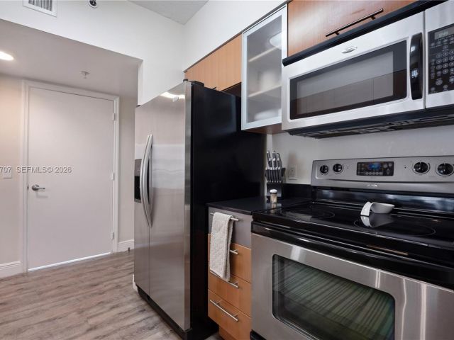 1-bedroom condo for rent in Miami - 1750 N Bayshore Dr 1405 - MondialRealty