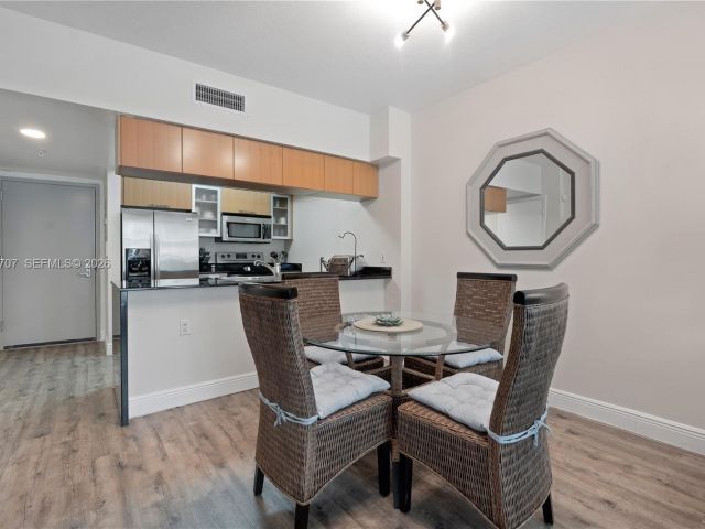 1-bedroom condo for rent in Miami - 1750 N Bayshore Dr 1405 - MondialRealty