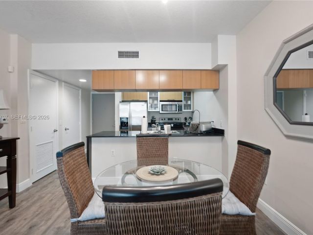 1-bedroom condo for rent in Miami - 1750 N Bayshore Dr 1405 - MondialRealty