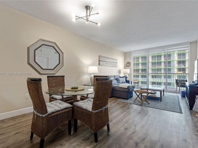 1-bedroom condo for rent in Miami - 1750 N Bayshore Dr 1405 - MondialRealty