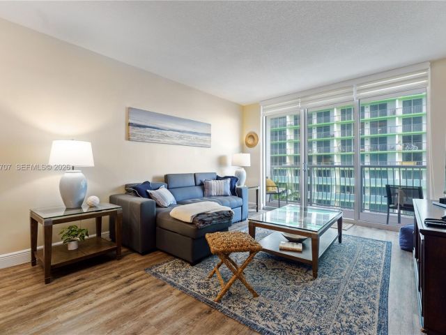 1-bedroom condo for rent in Miami - 1750 N Bayshore Dr 1405 - MondialRealty