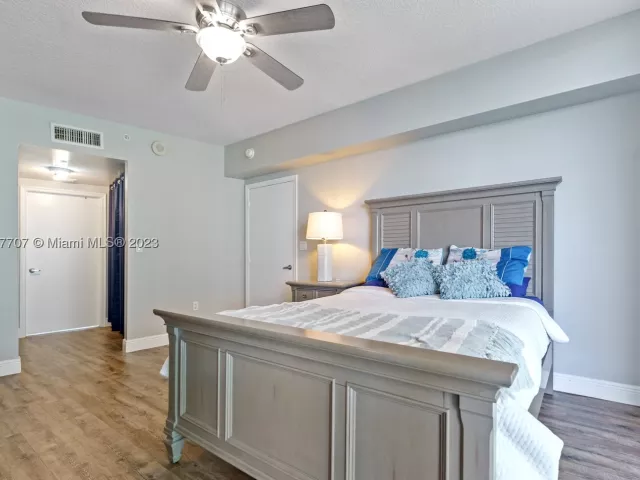 1-bedroom condo for rent in Miami - 1750 N Bayshore Dr 1405 - MondialRealty
