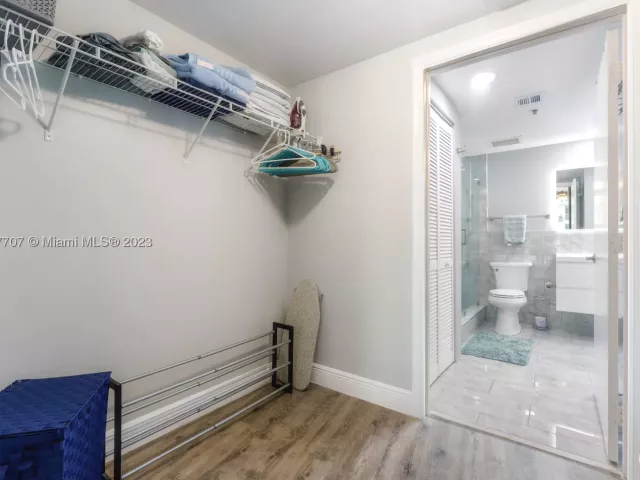 1-bedroom condo for rent in Miami - 1750 N Bayshore Dr 1405 - MondialRealty