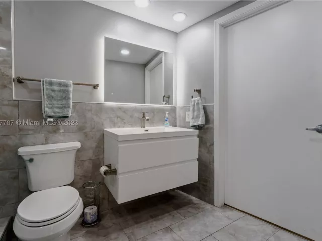 1-bedroom condo for rent in Miami - 1750 N Bayshore Dr 1405 - MondialRealty