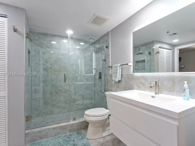 1-bedroom condo for rent in Miami - 1750 N Bayshore Dr 1405 - MondialRealty