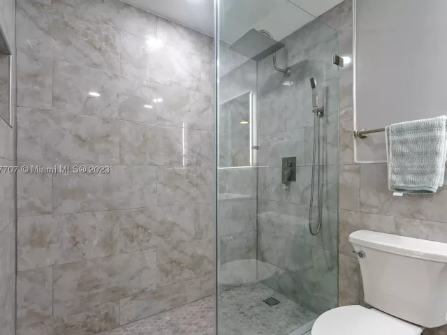 1-bedroom condo for rent in Miami - 1750 N Bayshore Dr 1405 - MondialRealty