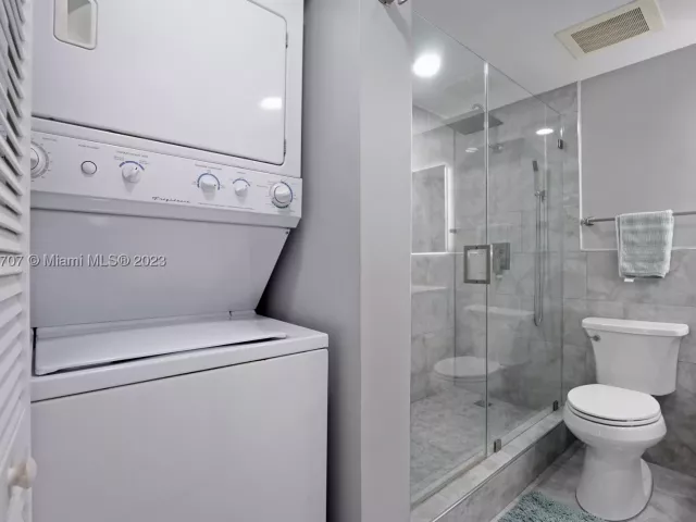 1-bedroom condo for rent in Miami - 1750 N Bayshore Dr 1405 - MondialRealty