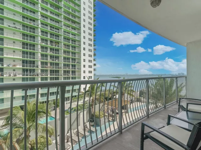 1-bedroom condo for rent in Miami - 1750 N Bayshore Dr 1405 - MondialRealty