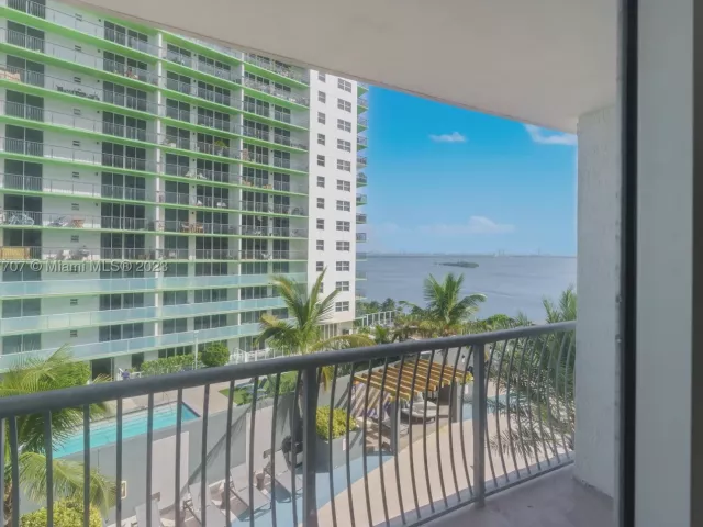 1-bedroom condo for rent in Miami - 1750 N Bayshore Dr 1405 - MondialRealty