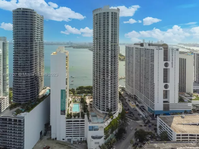 1-bedroom condo for rent in Miami - 1750 N Bayshore Dr 1405 - MondialRealty