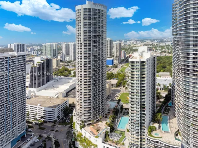 1-bedroom condo for rent in Miami - 1750 N Bayshore Dr 1405 - MondialRealty