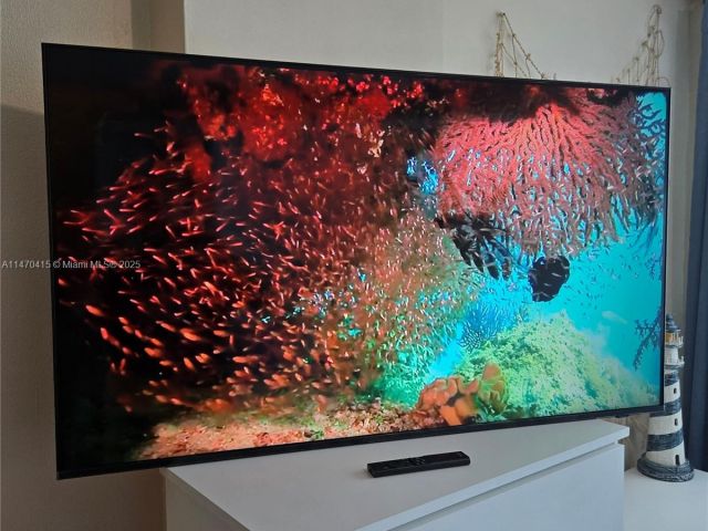 condo for rent in Miami Beach - 5445 Collins Ave 528 - MondialRealty