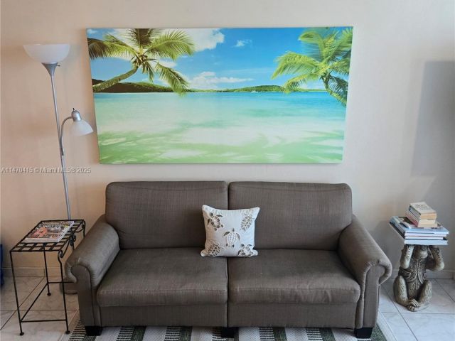 condo for rent in Miami Beach - 5445 Collins Ave 528 - MondialRealty